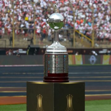 tivo La Guaira (Venezuela) pelo Grupo C da competição. Os outros adversários do