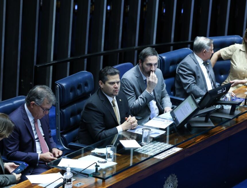 Senado valida estágio como experiência profissional para impulsionar jovens