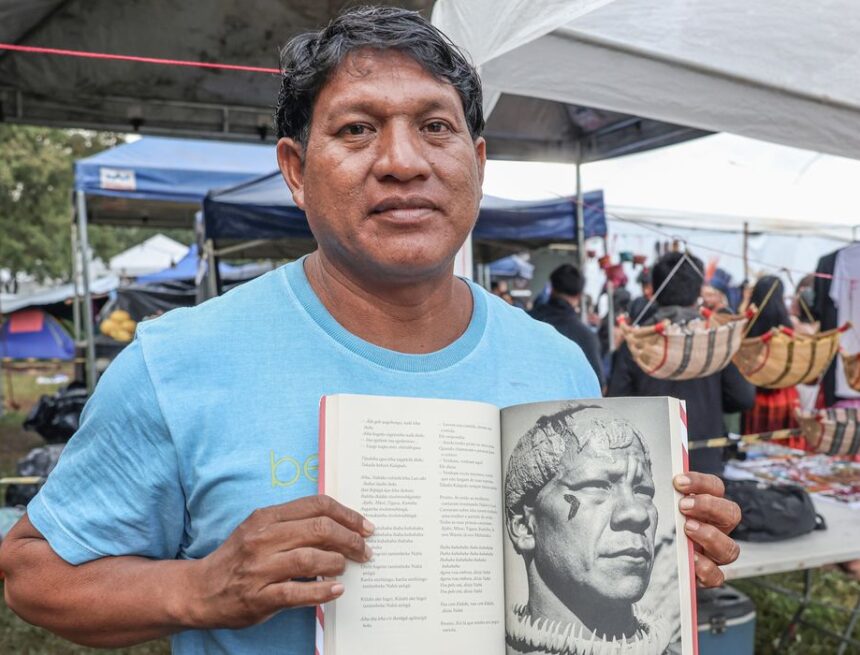 Líder indígena do Xingu dominou português para proteger seu povo, revela biografia premiada