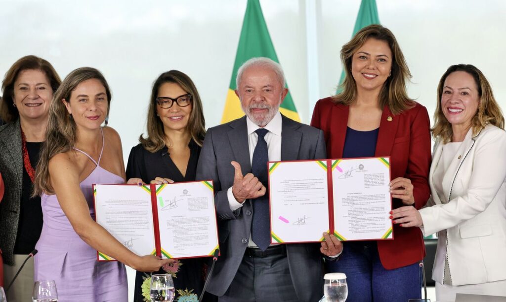 agressor de mulher. Senado aprova crime de vicaricídio com pena de até 40 anos
