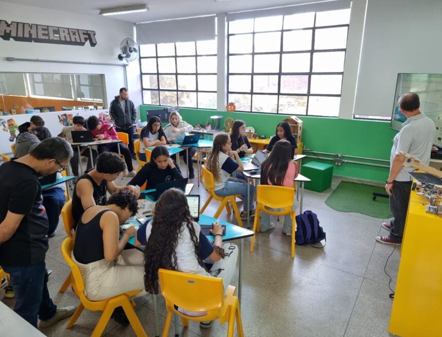 Educação em São Paulo celebra pagamento de bônus por desempenho histórico