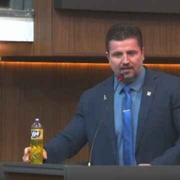 Ranalli leva detergente à tribuna e ironiza ação da Anvisa: “Agora o Ypê virou símbolo da direita”