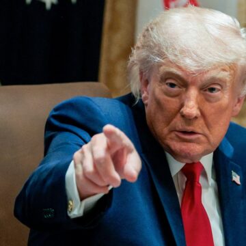 Irã: Trump avalia avanços diplomáticos e mantém alerta militar Foto: Evan Vucci/Reuters
