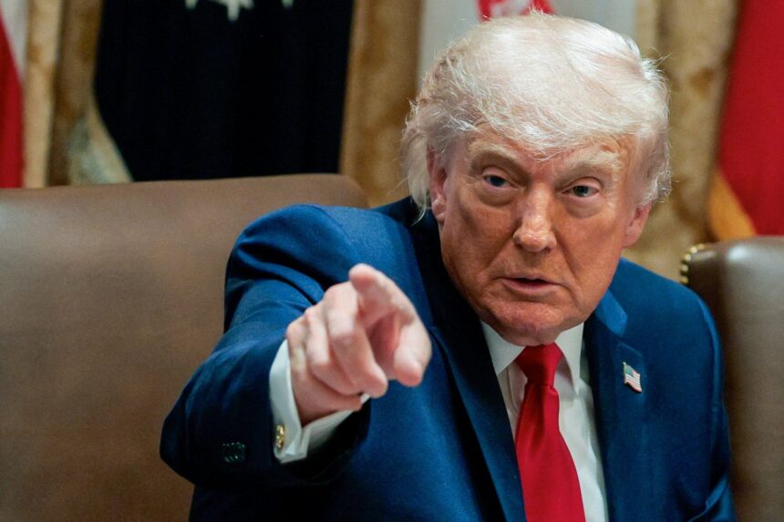 Irã: Trump avalia avanços diplomáticos e mantém alerta militar Foto: Evan Vucci/Reuters