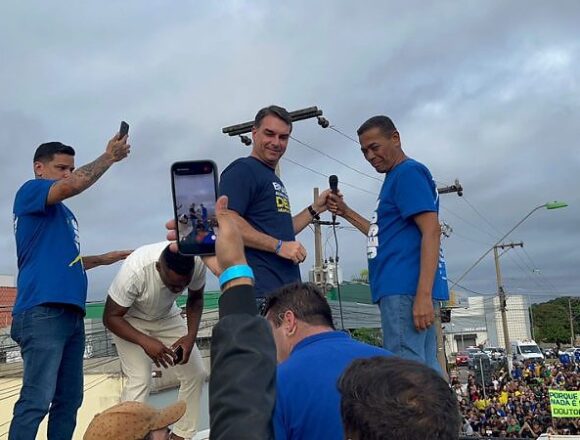 ea92e5ec352d0b55c06e2e2916c91e50 Com Flávio Bolsonaro, Marcha para Jesus em Cuiabá fica longe das multidões e evidencia desgaste da direita