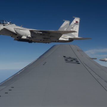 Defesa aérea intercepta mísseis iranianos disparados contra bases no Kuwait Foto: Reprodução/X/@CENTCOM