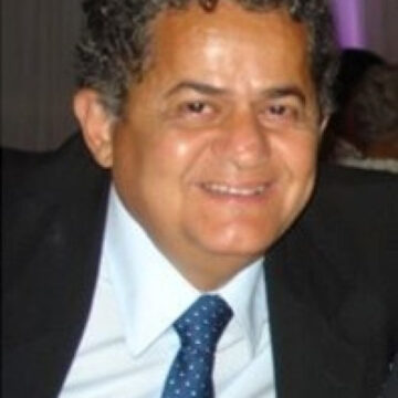 Wilson Carlos Fuáh é escritor, radialista, cronista e observador atento da vida política e social de Mato Grosso, é graduado em Ciências Econômica.