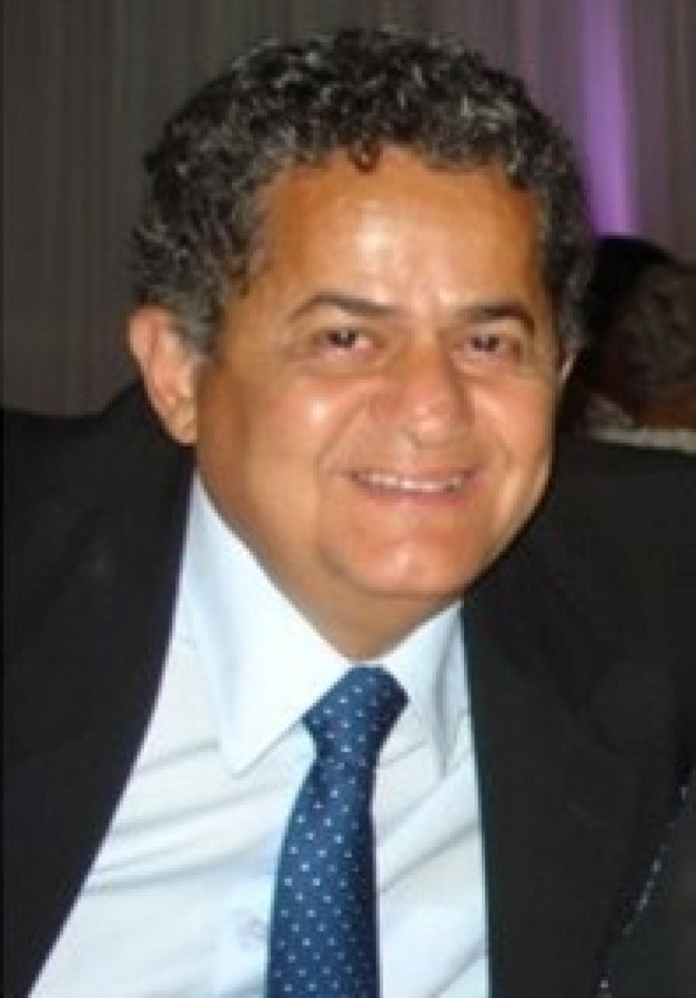 Propósito de vida: a incessante construção do sentido na jornada humana Wilson Carlos Fuáh é escritor, radialista, cronista e observador atento da vida política e social de Mato Grosso, é graduado em Ciências Econômica.