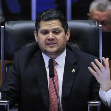 governistas, integrantes do centrão e até pela oposição, de que votar contra a m