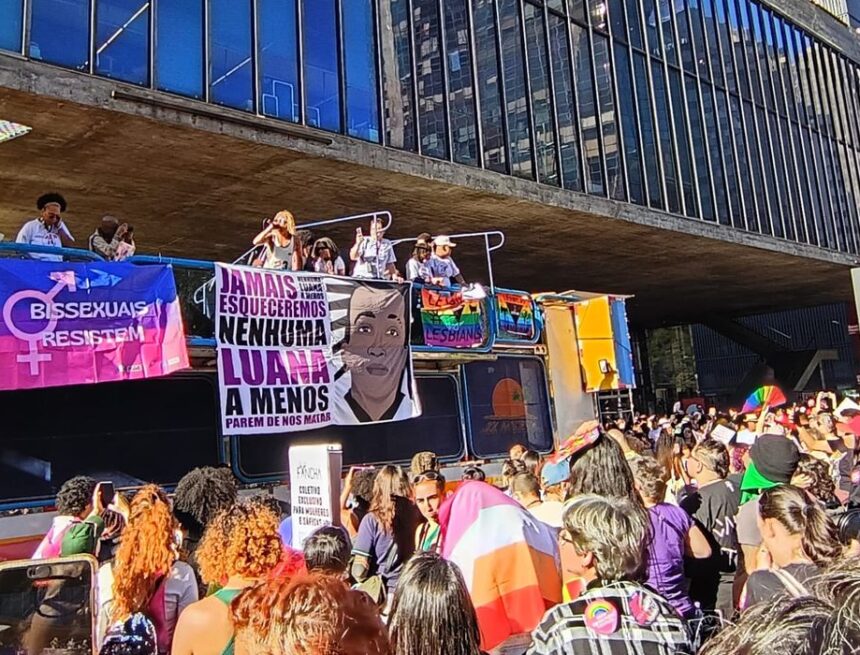 Marcha em São Paulo reúne lésbicas e bissexuais pelo fim da violência e da discriminação