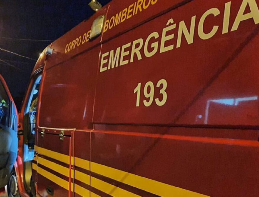 Acidente trágico na madrugada: motociclista morre após perder controle e colidir com poste