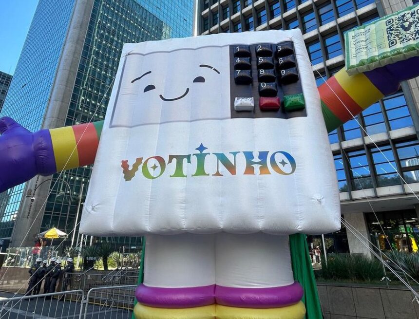 Parada do Orgulho LGBT+ de São Paulo destaca o poder do voto na defesa de direitos