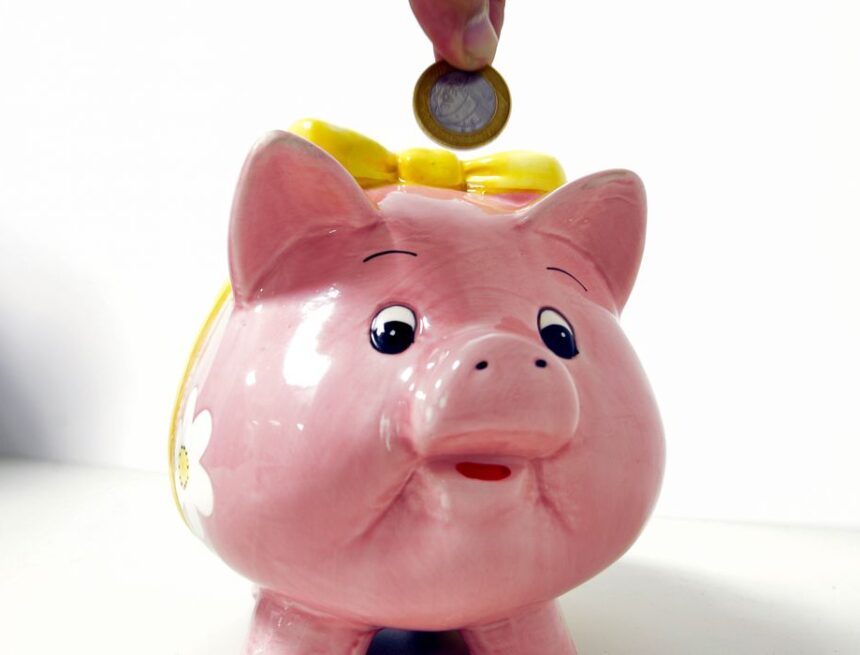 Poupança reverte tendência e capta R$ 2,6 bilhões em maio, 1ª vez no ano