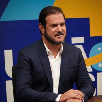 meio de um escritório de advocacia ligado a ele. O dirigente partidário é um dos