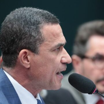 A proposta apresentada pelo Coronel Assis (PL) passará agora por uma comissão especial para nova análise.