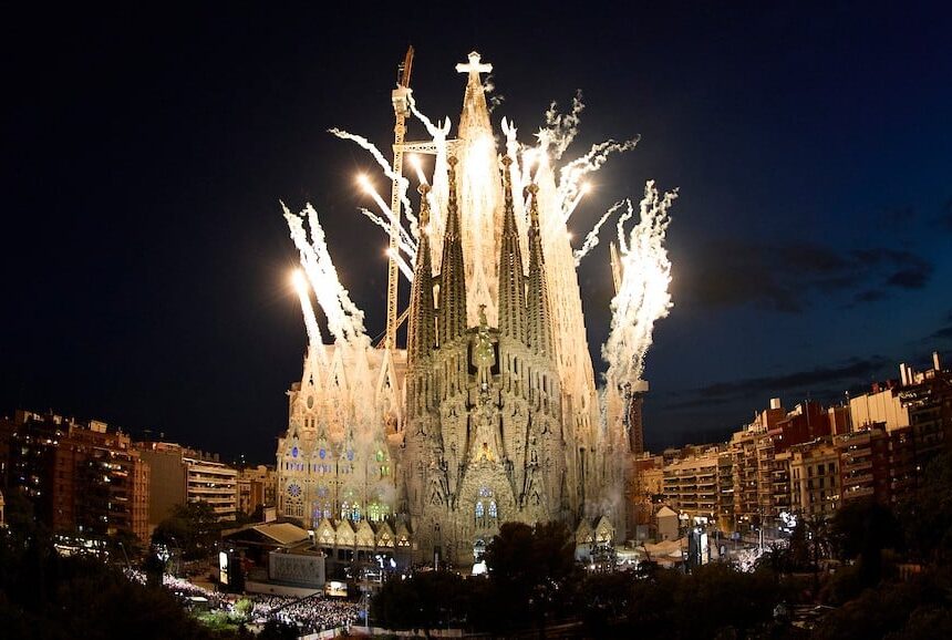 Sagrada Família celebra inauguração da Torre de Jesus Cristo com presença papal