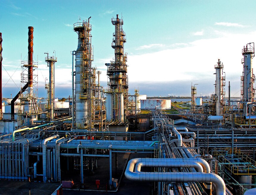 Refinaria sob foco por venda de nafta a empresa investigada por fraude e elo com o PCC