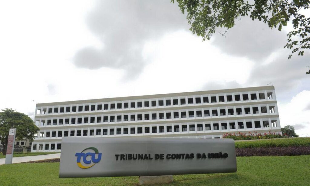 Na contramão do arrocho fiscal, Tribunal de Contas da União engorda folha de pagamento de diretores com adicional isento de encargos