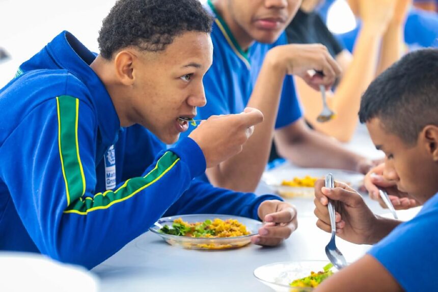 Alimentação escolar: Seduc proíbe ultraprocessados e incentiva opções saudáveis Cantinas escolares estão proibidas de comercializar uma lista de alimentos proibidos pela Seduc.