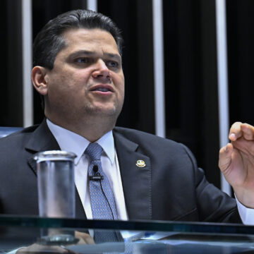 Davi Alcolumbre nega recebimento de valores e promete reação judicial contra denúncias Foto: Waldemir Barreto/Agência Senado