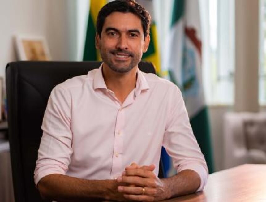 Prefeito de Campo Verde e equipe sofrem capotamento em via rural e retomam atividades O prefeito de Campo Verde, Alexandre Lopes de Oliveira já retomou as atividades