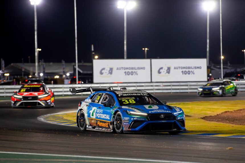 Stock Car ilumina Cuiabá em etapa noturna inédita com mais de cem pilotos Mayke Toscano/Secom-MT
