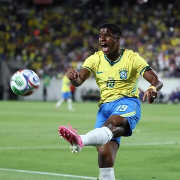 Endrick entrou no segundo tempo, chegou a balançar as redes, mas teve o gol anulado por impedimento