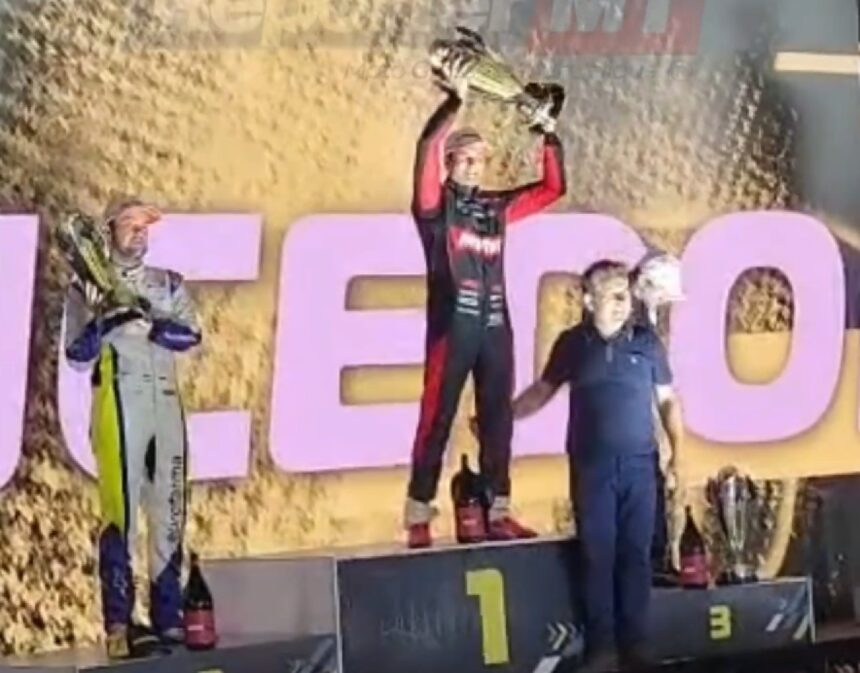 Nelsinho Piquet conquista vitória na Stock Car em Cuiabá e recebe troféu de Mauro Mendes Nelsinho foi o vencedor da prova principal da Stock Car realizada no Autódromo Internacional de Mato Grosso,