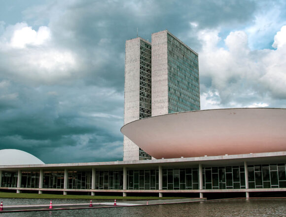 Disque 100: Câmara aprova projeto para garantir serviço como política de Estado lei federal, depois de aprovação na Comissão de Direitos Humanos, Minorias e Igu