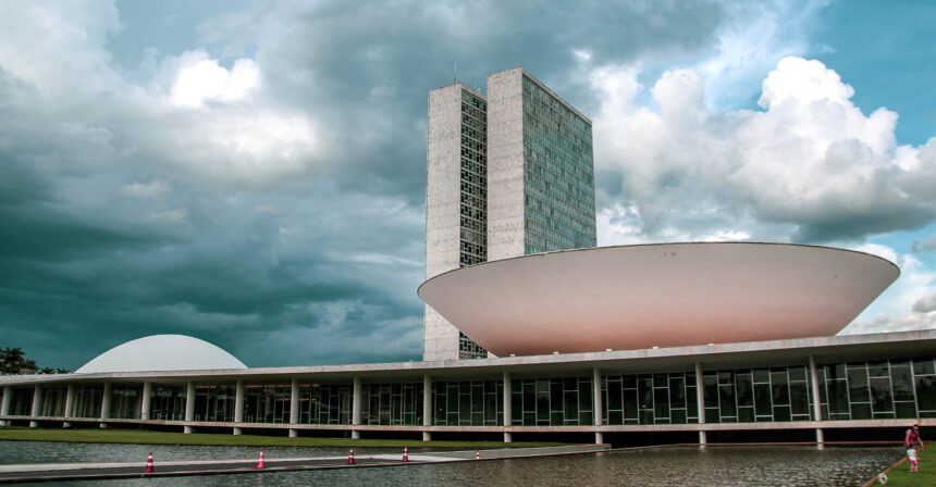 Disque 100: Câmara aprova projeto para garantir serviço como política de Estado lei federal, depois de aprovação na Comissão de Direitos Humanos, Minorias e Igu