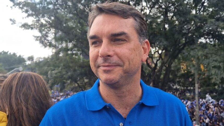 Vitória conservadora na Colômbia ressoa no Brasil: Flávio Bolsonaro destaca avanço da direita no continente Foto: Tauany Cattan/Revista Oeste
