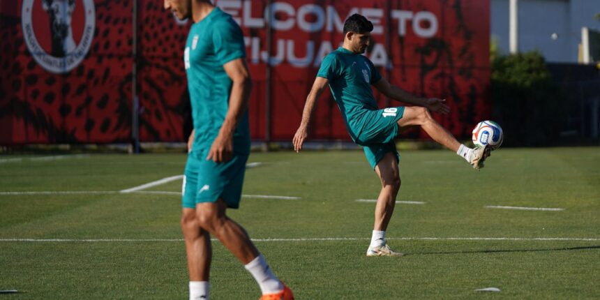 Seleção iraniana deixa carta com pedido de paz em vestiário nos EUA © Reuters/Victor Medina/Proibida reprodução