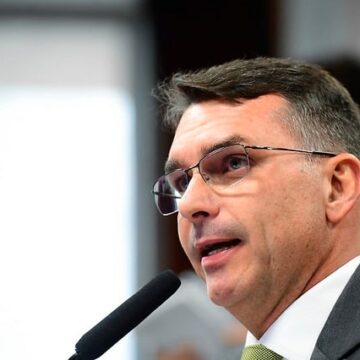 na Comissão de Comércio Internacional dos Estados Unidos. O parlamentar quer dis