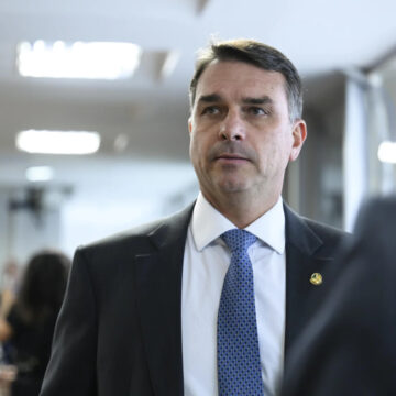 Depoimento de Flávio Bolsonaro em inquérito de calúnia contra Lula é cancelado pela PF Depoimento de Flávio Bolsonaro em inquérito de calúnia contra Lula é cancelado pela PF