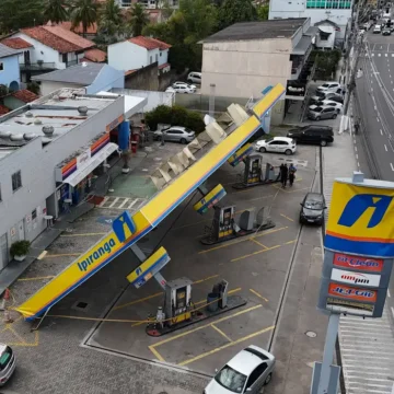 Eletrocussão no Rio: polícia investiga mortes em residência após ventania Eletrocussão no Rio: polícia investiga mortes em residência após ventania