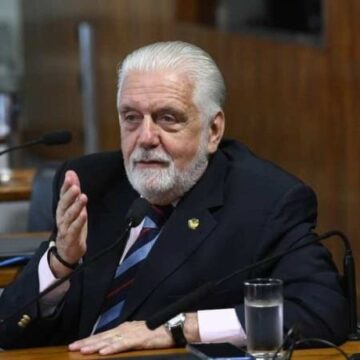 PF detalha 74 ligações entre senador e ex-sócio de banco em investigação PF detalha 74 ligações entre senador e ex-sócio de banco em investigação