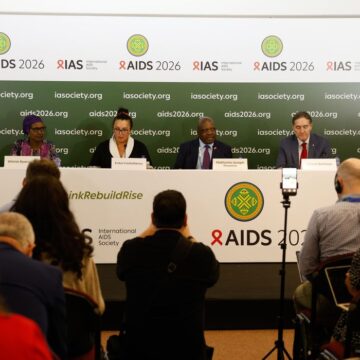 Progressos globais contra o HIV são fragilizados por redução de investimentos