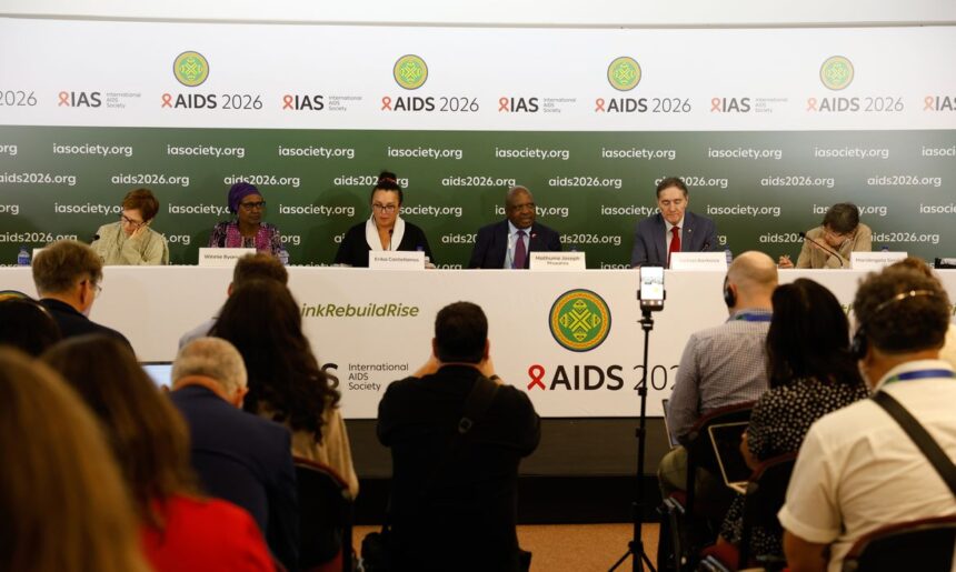Progressos globais contra o HIV são fragilizados por redução de investimentos
