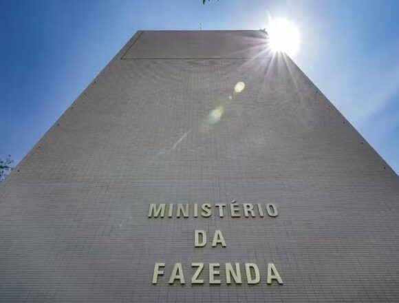 Abandono de reformas econômicas impede avanço e condena Brasil ao atraso, alerta editorial Abandono de reformas econômicas impede avanço e condena Brasil ao atraso, alerta editorial