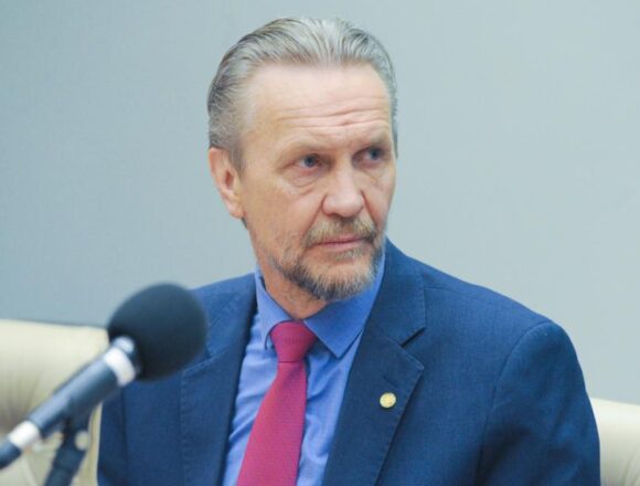Acidente vascular cerebral: líder do PT na Câmara, Pedro Uczai, é internado em Brasília após diagnóstico Acidente vascular cerebral: líder do PT na Câmara, Pedro Uczai, é internado em Brasília após diagnóstico