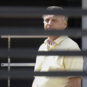 Ações judiciais contra Bolsonaro: debate sobre limites e perseguição política Ações judiciais contra Bolsonaro: debate sobre limites e perseguição política
