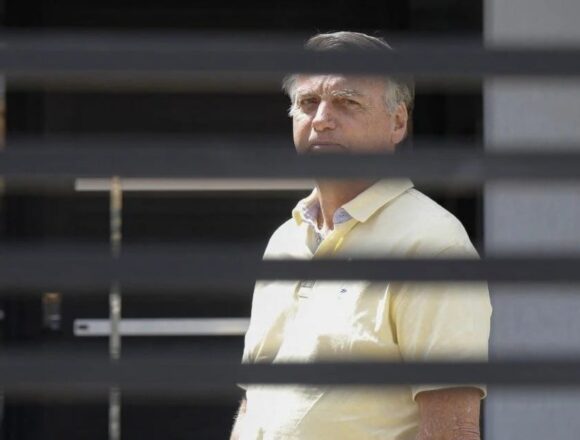 Ações judiciais contra Bolsonaro: debate sobre limites e perseguição política Ações judiciais contra Bolsonaro: debate sobre limites e perseguição política