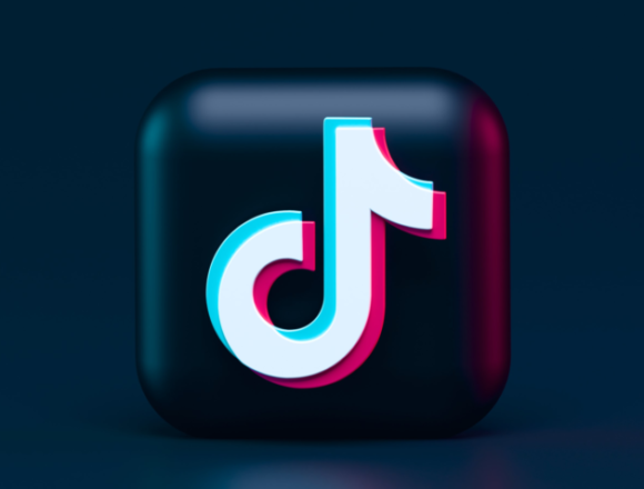 Agência de proteção de dados multa Tiktok em R$ 153,7 milhões por falhas com menores