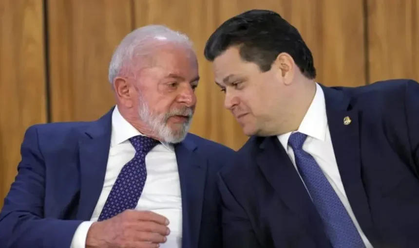 Alcolumbre elogia Lula no Amapá e destaca avanço na Margem Equatorial