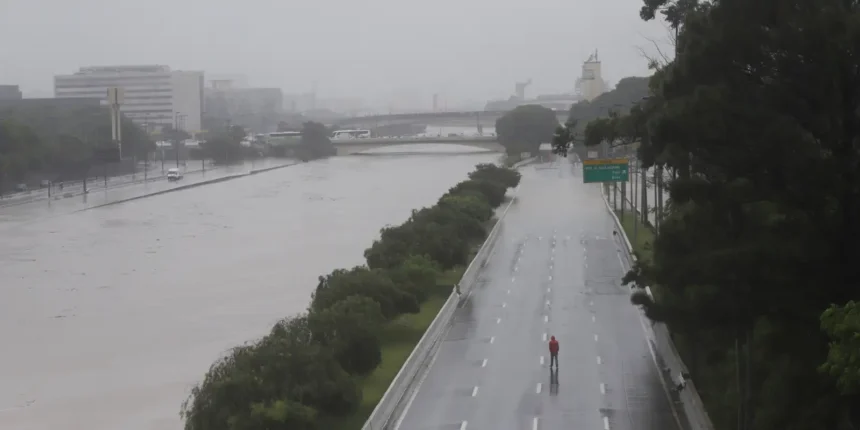 Alerta de chuvas e baixa umidade: instabilidade climática afeta regiões do Brasil