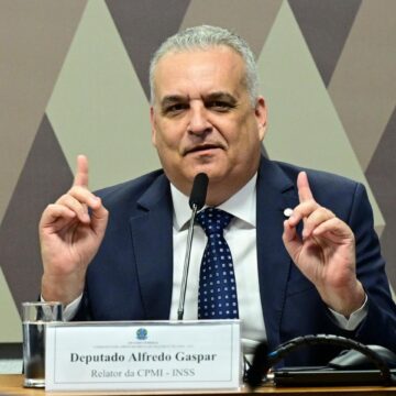 Alfredo Gaspar muda de rota e assume vice em chapa presidencial Alfredo Gaspar muda de rota e assume vice em chapa presidencial