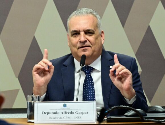 Alfredo Gaspar muda de rota e assume vice em chapa presidencial Alfredo Gaspar muda de rota e assume vice em chapa presidencial