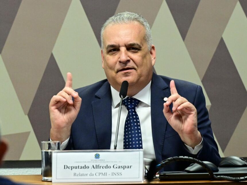 Alfredo Gaspar muda de rota e assume vice em chapa presidencial Alfredo Gaspar muda de rota e assume vice em chapa presidencial