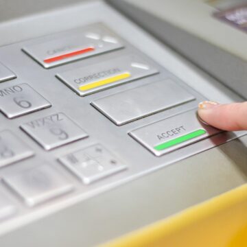 Bancários aprovam paralisação nacional de 24 horas em meio a impasse com a Fenaban
