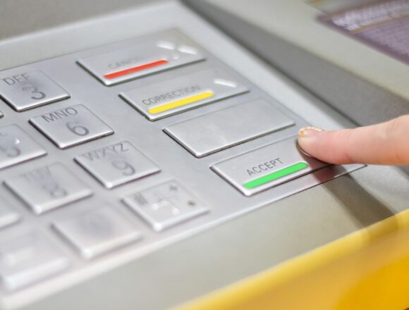Bancários aprovam paralisação nacional de 24 horas em meio a impasse com a Fenaban